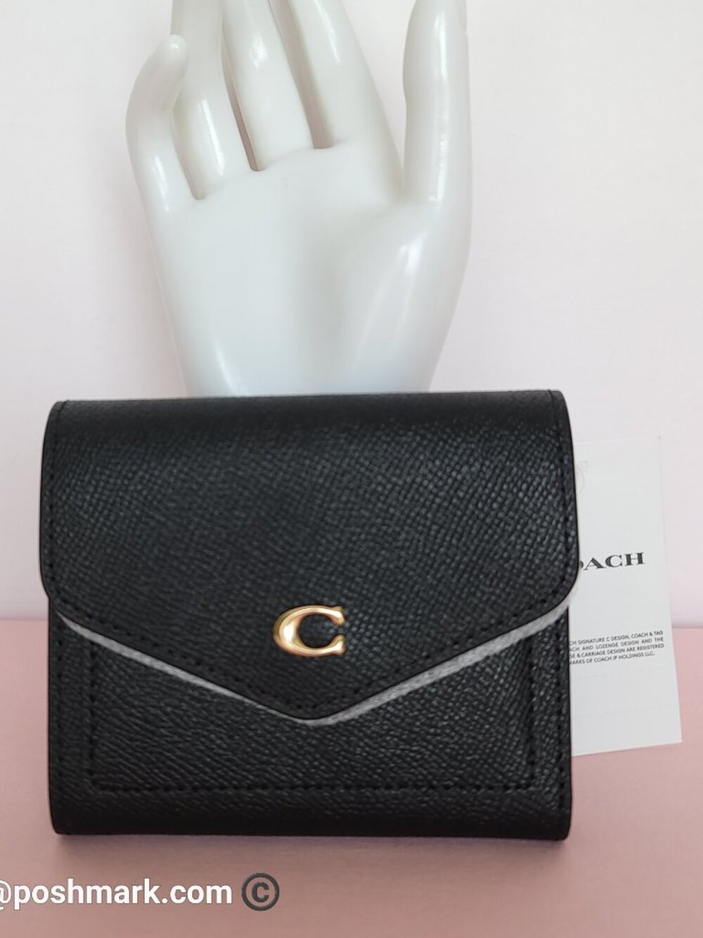 COACH Wyn Crossgrain Leather Small Leather Wallet- Black color⭐